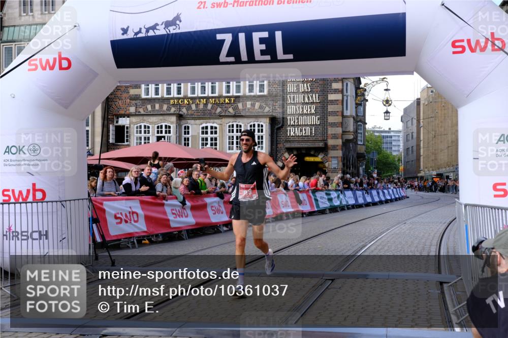 13.09.2026 - 21. swb-Marathon Bremen Tim E. http://msf.ph/oto/10361037 13.09.2026 12:58:25 Ziel 1323, 1379, 1604, 1717, 2073, 2099, 9065 meine-sportfotos.de