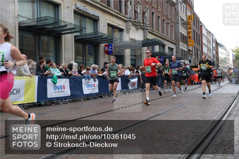 13.09.2026 - 21. swb-Marathon Bremen Strokosch-Dieckow http://msf.ph/oto/10361045 13.09.2026 13:36:01 Ziel 372, 900, 1072, 1738, 1880, 2339, 2692, 2700, 2931, 2949, 3224, 3291, 3410, 3591, 4049, 4643, 4989, 5259, 5800, 6527, 6642, 6778, 6982, 7379, 7865, 8275, 8488, 8511, 8525, 8731, 8905, 8941, 9026, 9076, 9226, 9427, 9497, 9564, 9899, 13038, 13238, 318, 532, 563, 607, 1867, 2565, 3026, 3056, 3087, 3226, 3454, 3485, 3489, 3704, 3780, 3857, 4016, 4048, 5026, 5071, 5157, 5276, 5381, 5467, 5468, 5584, 5586, 5816, 6159, 6874, 6982, 7036 meine-sportfotos.de