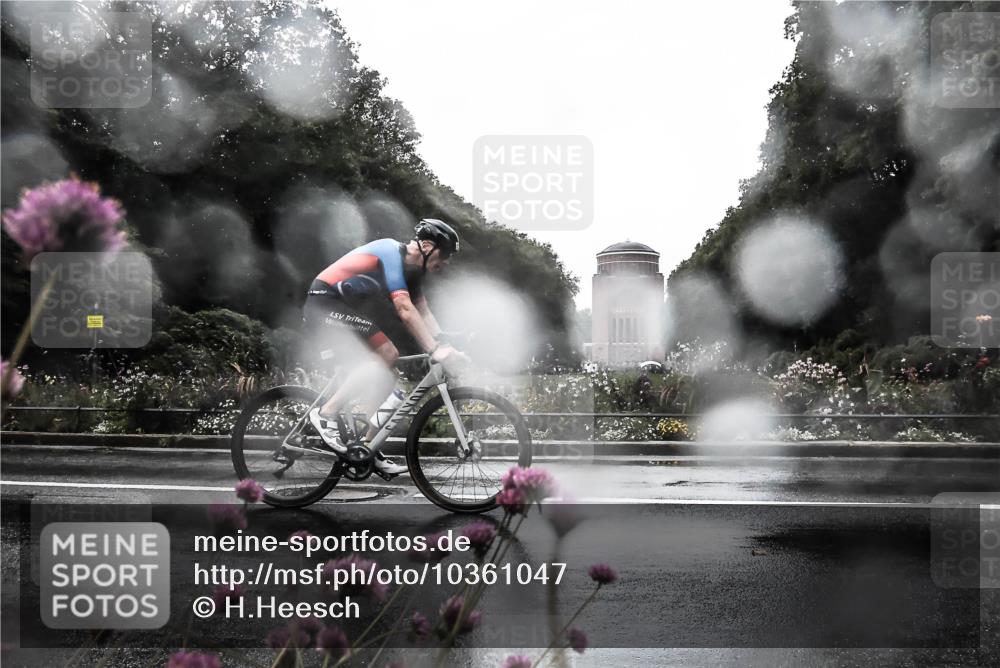 13.09.2026 - Stadtparktriathlon H.Heesch http://msf.ph/oto/10361047 13.09.2026 12:14:51 Radfahren 888, 971, 1049, 1121 meine-sportfotos.de