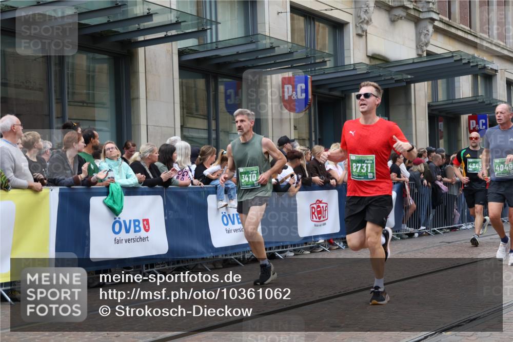 13.09.2026 - 21. swb-Marathon Bremen Strokosch-Dieckow http://msf.ph/oto/10361062 13.09.2026 13:36:02 Ziel 372, 900, 1072, 1738, 1880, 2339, 2467, 2692, 2700, 2931, 2949, 3067, 3224, 3291, 3410, 3591, 4049, 4643, 4989, 5259, 5781, 5800, 6527, 6642, 6778, 7249, 7379, 7808, 7865, 8275, 8488, 8511, 8525, 8731, 8905, 8941, 9026, 9076, 9226, 9427, 9497, 9564, 9899, 13038, 13238, 318, 532, 563, 1867, 2565, 3026, 3056, 3087, 3226, 3454, 3485, 3489, 3704, 3780, 3857, 4016, 4048, 5026, 5071, 5157, 5276, 5381, 5467, 5468, 5584, 5586, 5816, 6159, 6874, 6982, 7036 meine-sportfotos.de