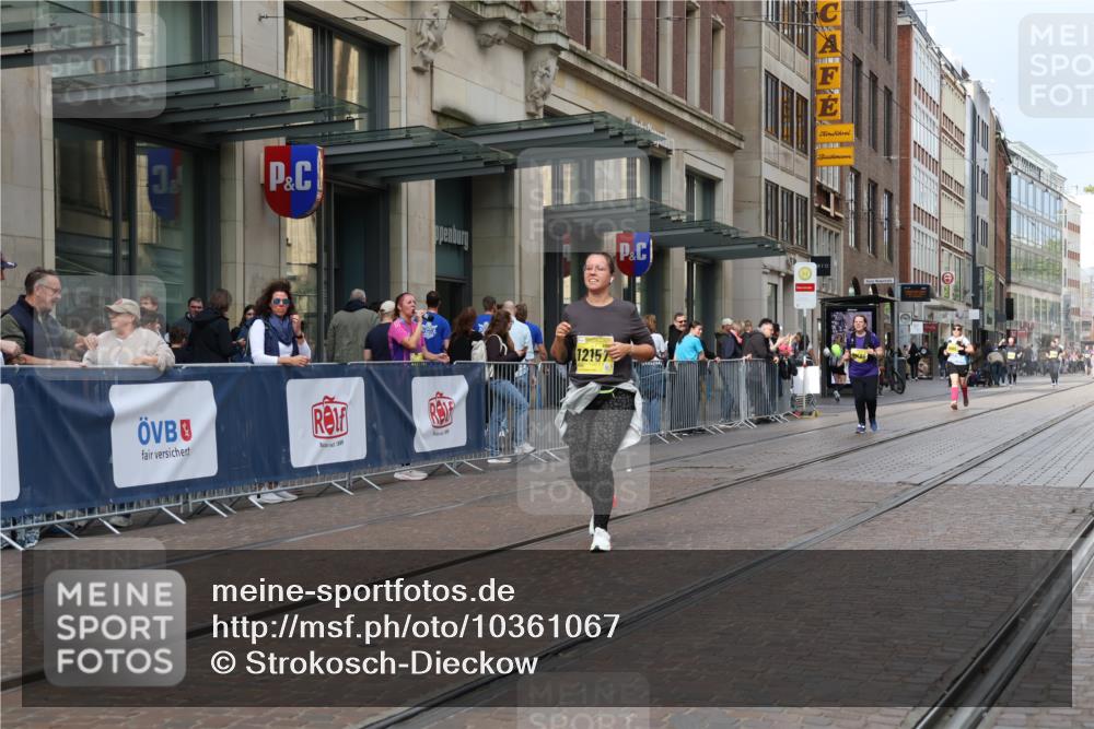 13.09.2026 - 21. swb-Marathon Bremen Strokosch-Dieckow http://msf.ph/oto/10361067 13.09.2026 11:21:43 Ziel 11639, 11698, 12157, 12211, 11104, 11262, 11821 meine-sportfotos.de