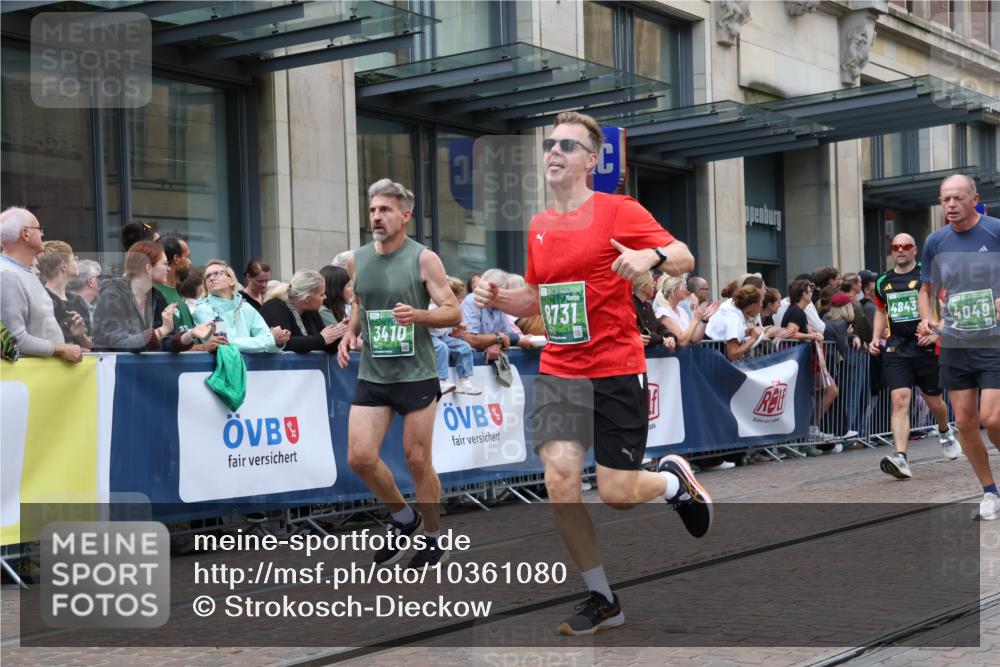 13.09.2026 - 21. swb-Marathon Bremen Strokosch-Dieckow http://msf.ph/oto/10361080 13.09.2026 13:36:02 Ziel 372, 900, 1072, 1738, 1880, 2339, 2467, 2692, 2700, 2931, 2949, 3067, 3224, 3291, 3410, 3591, 4049, 4643, 4989, 5259, 5781, 5800, 6527, 6642, 6778, 7249, 7379, 7808, 7865, 8275, 8488, 8511, 8525, 8731, 8905, 8941, 9026, 9076, 9226, 9427, 9497, 9564, 9899, 13038, 13238, 318, 532, 563, 1867, 2565, 3026, 3056, 3087, 3226, 3454, 3485, 3489, 3704, 3780, 3857, 4016, 4048, 5026, 5071, 5157, 5276, 5381, 5467, 5468, 5584, 5586, 5816, 6159, 6874, 6982, 7036 meine-sportfotos.de