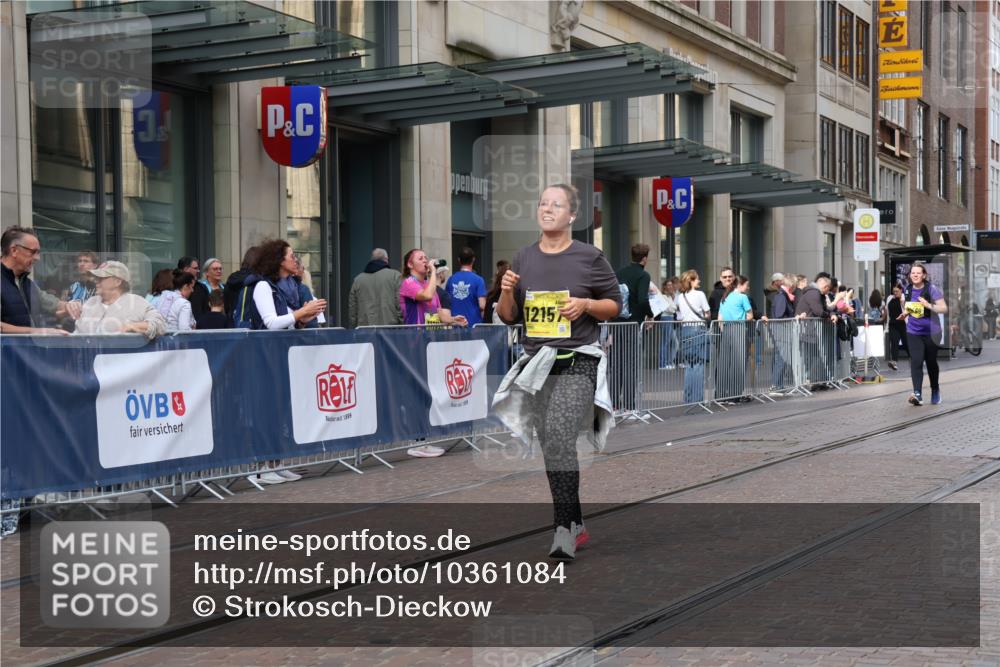 13.09.2026 - 21. swb-Marathon Bremen Strokosch-Dieckow http://msf.ph/oto/10361084 13.09.2026 11:21:44 Ziel 11639, 11698, 12157, 12211, 11104, 11262, 11821 meine-sportfotos.de