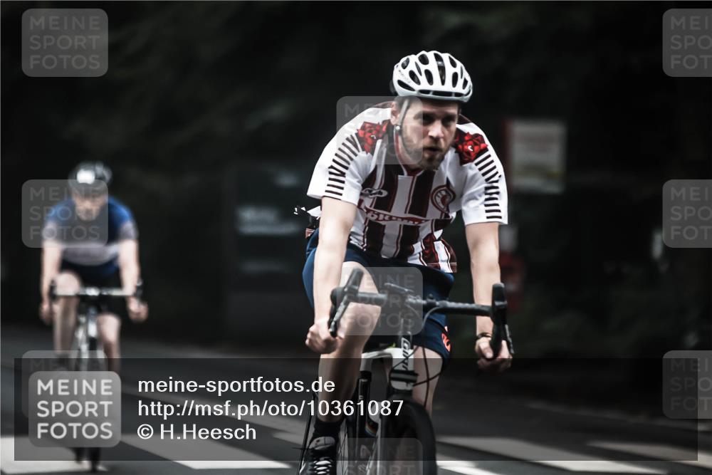 13.09.2026 - Stadtparktriathlon H.Heesch http://msf.ph/oto/10361087 13.09.2026 10:01:59 Radfahren 218, 243, 251, 257, 261, 275, 286, 308, 317, 323 meine-sportfotos.de