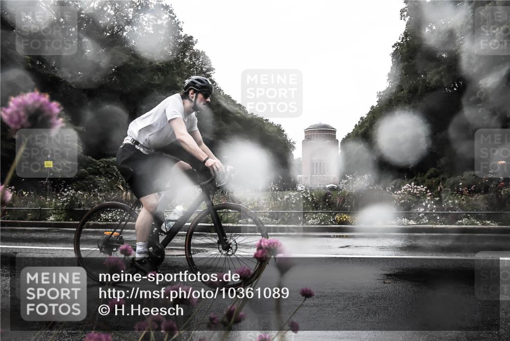 13.09.2026 - Stadtparktriathlon H.Heesch http://msf.ph/oto/10361089 13.09.2026 12:15:13 Radfahren 884, 922, 983, 1050, 1054 meine-sportfotos.de