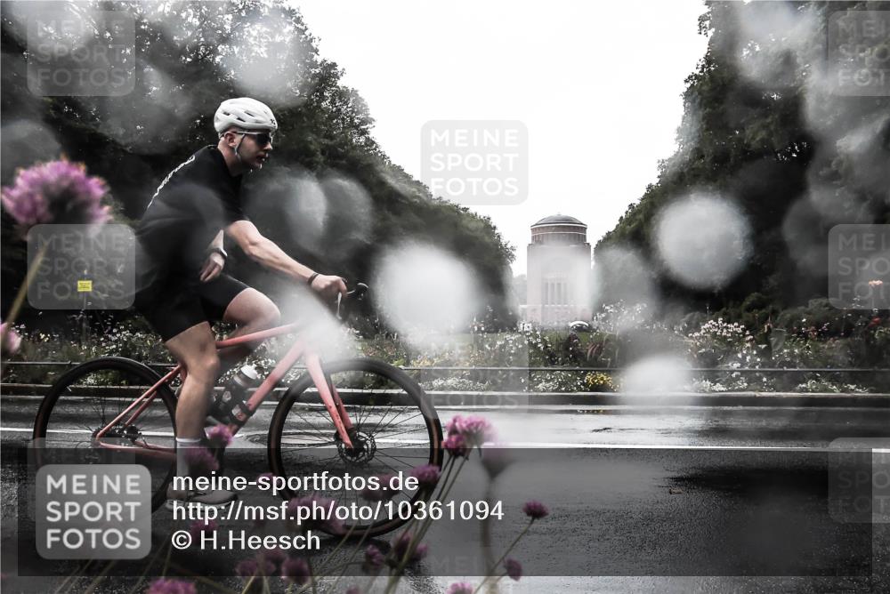 13.09.2026 - Stadtparktriathlon H.Heesch http://msf.ph/oto/10361094 13.09.2026 12:15:14 Radfahren 922, 983, 1050, 1054 meine-sportfotos.de