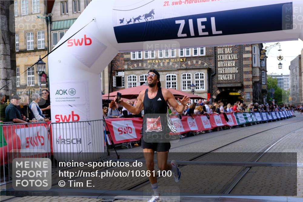 13.09.2026 - 21. swb-Marathon Bremen Tim E. http://msf.ph/oto/10361100 13.09.2026 12:58:26 Ziel 1323, 1379, 1604, 1717, 2073, 2099, 9065 meine-sportfotos.de