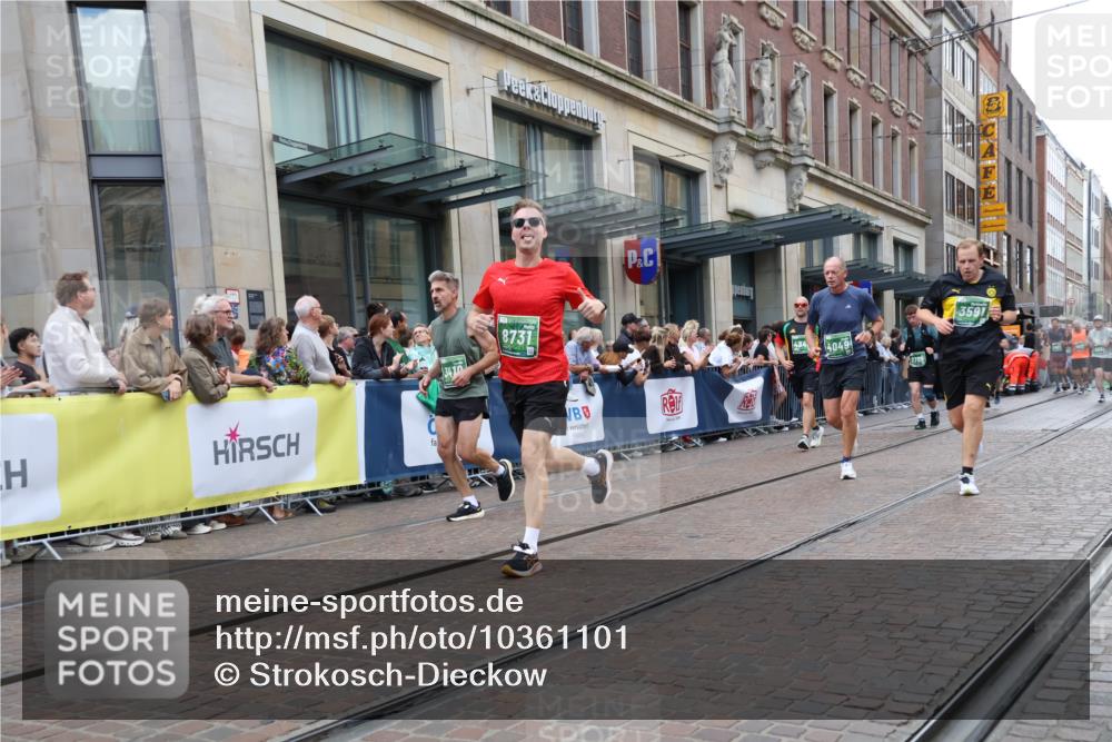 13.09.2026 - 21. swb-Marathon Bremen Strokosch-Dieckow http://msf.ph/oto/10361101 13.09.2026 13:36:02 Ziel 372, 900, 1072, 1738, 1880, 2339, 2467, 2692, 2700, 2931, 2949, 3067, 3224, 3291, 3410, 3591, 4049, 4643, 4989, 5259, 5781, 5800, 6527, 6642, 6778, 7249, 7379, 7808, 7865, 8275, 8488, 8511, 8525, 8731, 8905, 8941, 9026, 9076, 9226, 9427, 9497, 9564, 9899, 13038, 13238, 318, 532, 563, 1867, 2565, 3026, 3056, 3087, 3226, 3454, 3485, 3489, 3704, 3780, 3857, 4016, 4048, 5026, 5071, 5157, 5276, 5381, 5467, 5468, 5584, 5586, 5816, 6159, 6874, 6982, 7036 meine-sportfotos.de