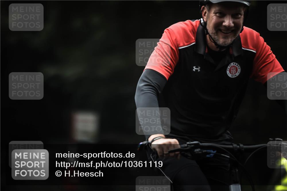13.09.2026 - Stadtparktriathlon H.Heesch http://msf.ph/oto/10361119 13.09.2026 10:02:01 Radfahren 218, 243, 257, 261, 275, 286, 317, 323 meine-sportfotos.de