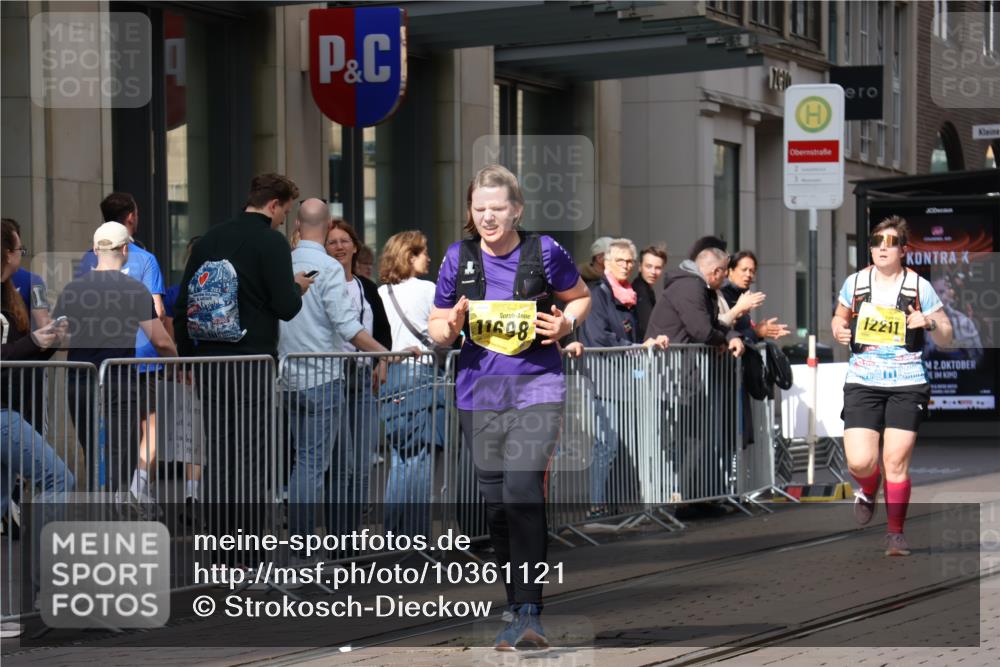13.09.2026 - 21. swb-Marathon Bremen Strokosch-Dieckow http://msf.ph/oto/10361121 13.09.2026 11:21:48 Ziel 11639, 11698, 12157, 12211, 11104, 11639, 11821 meine-sportfotos.de