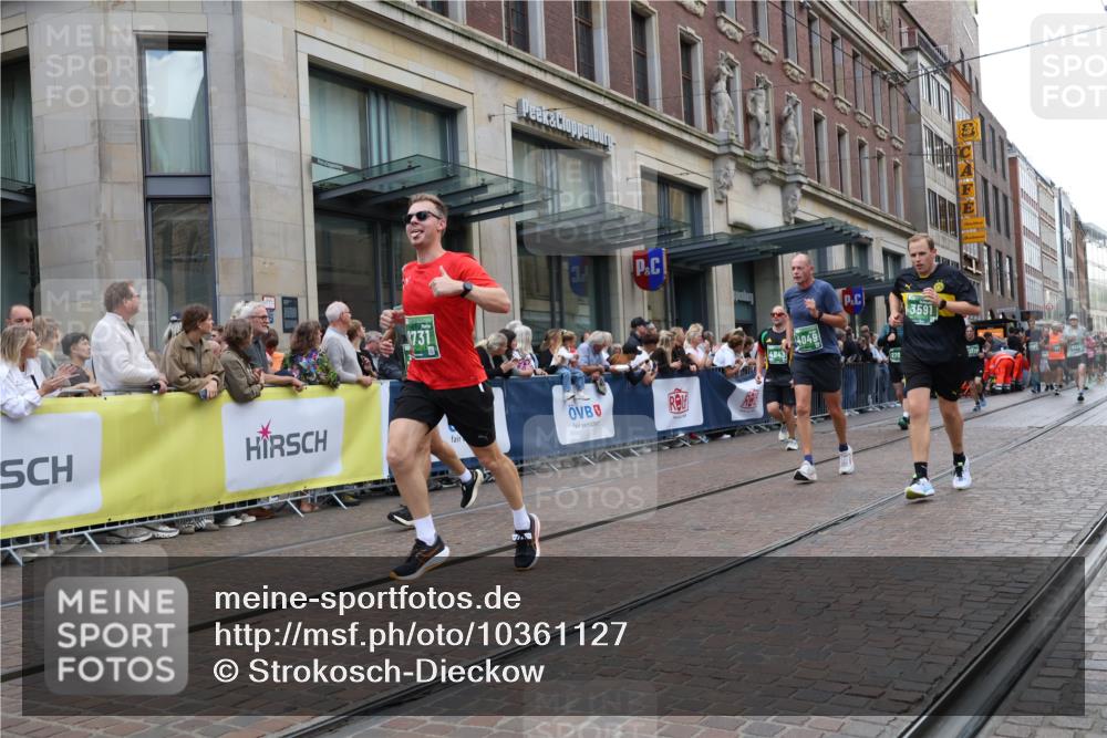 13.09.2026 - 21. swb-Marathon Bremen Strokosch-Dieckow http://msf.ph/oto/10361127 13.09.2026 13:36:03 Ziel 372, 900, 1072, 1738, 1880, 2339, 2467, 2692, 2700, 2731, 2823, 2931, 2949, 3067, 3224, 3291, 3410, 3591, 4049, 4182, 4216, 4643, 4989, 5259, 5781, 5800, 6527, 6642, 6778, 7249, 7344, 7379, 7808, 7865, 8488, 8511, 8525, 8731, 8905, 8941, 9026, 9076, 9226, 9427, 9497, 9564, 9899, 13038, 13238, 318, 532, 563, 1867, 2565, 3026, 3056, 3087, 3226, 3454, 3485, 3489, 3780, 3857, 4016, 4048, 5026, 5071, 5157, 5276, 5381, 5467, 5468, 5584, 5586, 5816, 6159, 6874, 6982, 7036 meine-sportfotos.de