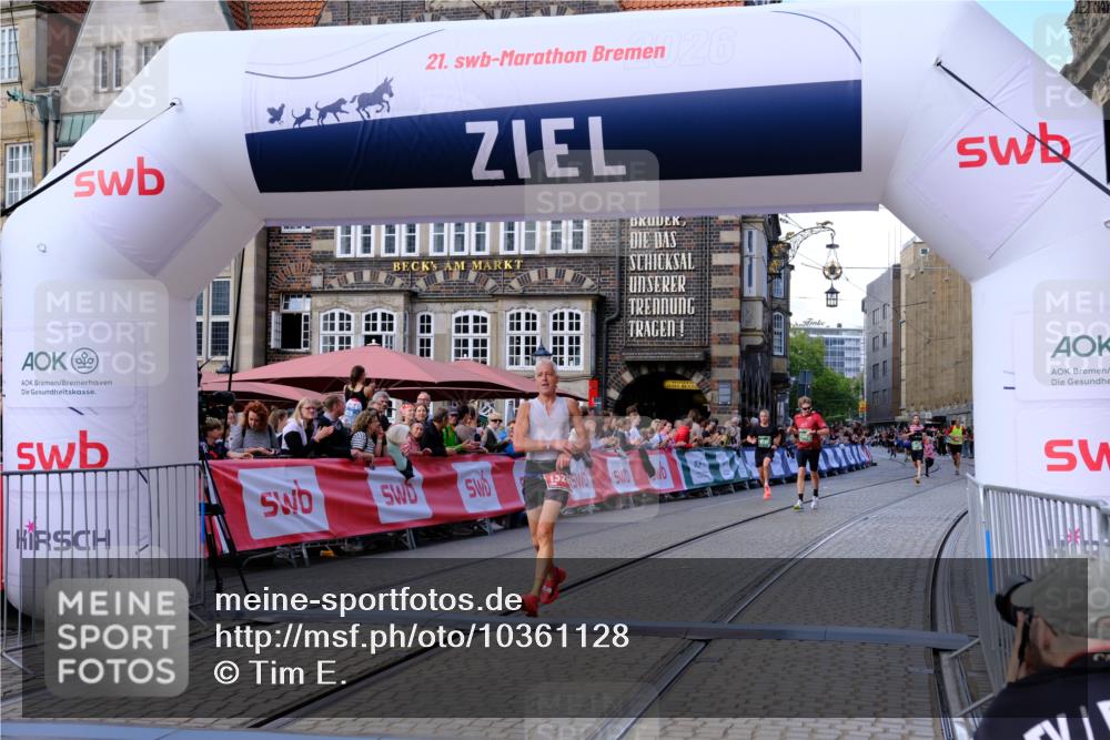 13.09.2026 - 21. swb-Marathon Bremen Tim E. http://msf.ph/oto/10361128 13.09.2026 12:58:46 Ziel 346, 1472, 5672, 6198, 8311, 8394 meine-sportfotos.de