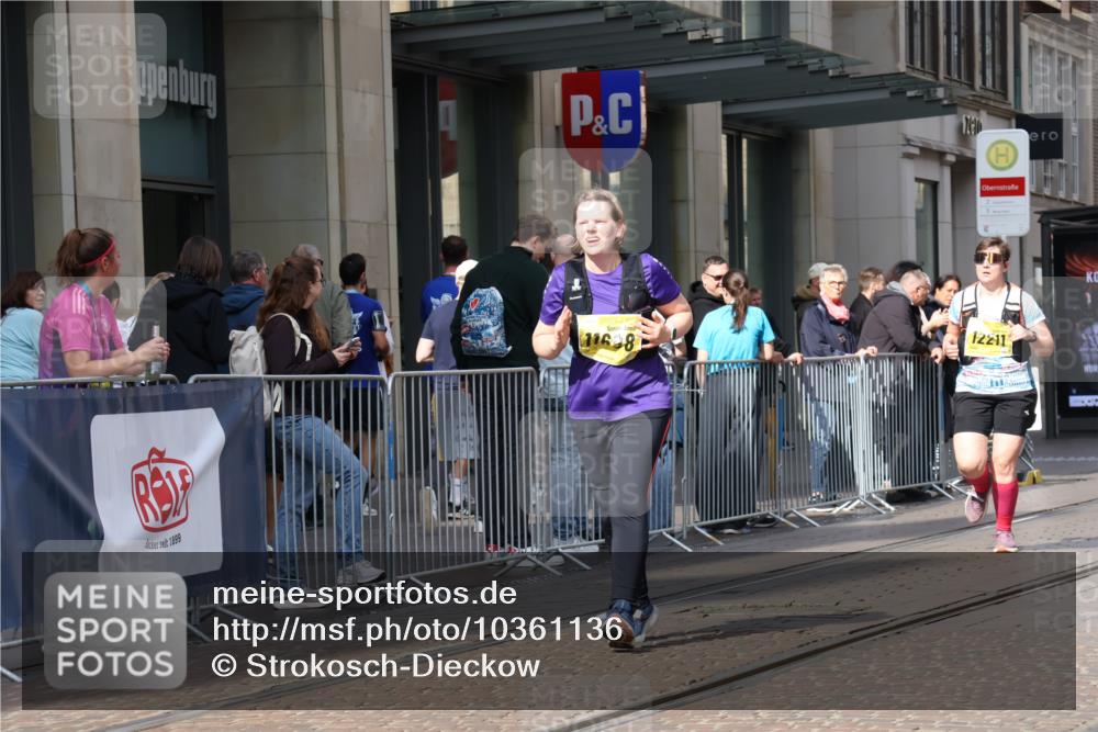 13.09.2026 - 21. swb-Marathon Bremen Strokosch-Dieckow http://msf.ph/oto/10361136 13.09.2026 11:21:49 Ziel 11698, 12157, 12211, 11104, 11639, 11821 meine-sportfotos.de
