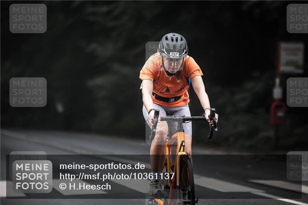 13.09.2026 - Stadtparktriathlon H.Heesch http://msf.ph/oto/10361137 13.09.2026 10:02:05 Radfahren 243, 256, 257, 261, 286 meine-sportfotos.de