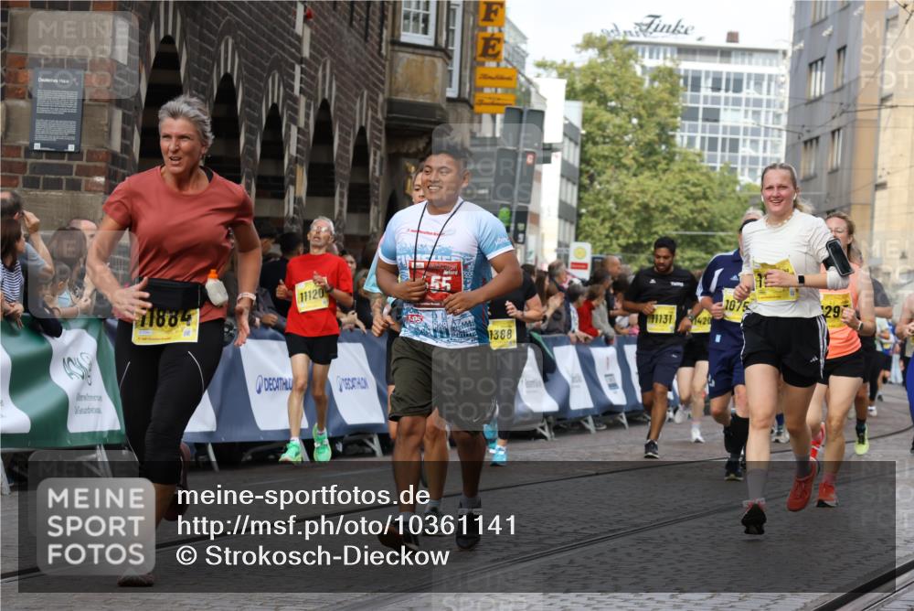 13.09.2026 - 21. swb-Marathon Bremen Strokosch-Dieckow http://msf.ph/oto/10361141 13.09.2026 10:58:19 Ziel 10078, 10543, 10559, 10565, 10604, 10707, 10728, 10826, 10828, 10903, 10914, 10931, 10932, 11136, 11332, 11824, 11856, 11863, 12231, 12427, 12441, 12551, 12555, 10878, 10879, 11004, 11152, 11384, 11403, 11455, 11686, 11750, 11953, 12092, 12180, 12320, 12499, 12518 meine-sportfotos.de
