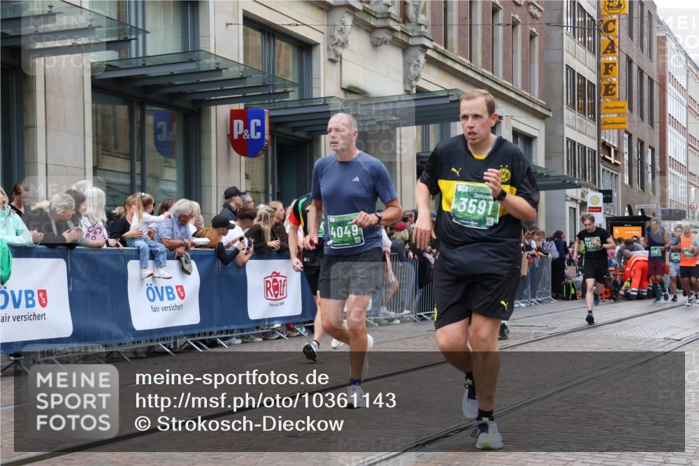 13.09.2026 - 21. swb-Marathon Bremen Strokosch-Dieckow http://msf.ph/oto/10361143 13.09.2026 13:36:03 Ziel 372, 900, 1072, 1738, 1880, 2339, 2467, 2692, 2700, 2731, 2823, 2931, 2949, 3067, 3224, 3291, 3410, 3591, 4049, 4182, 4216, 4643, 4989, 5259, 5781, 5800, 6527, 6642, 6778, 7249, 7344, 7379, 7808, 7865, 8488, 8511, 8525, 8731, 8905, 8941, 9026, 9076, 9226, 9427, 9497, 9564, 9899, 13038, 13238, 318, 532, 563, 1867, 2565, 3026, 3056, 3087, 3226, 3454, 3485, 3489, 3780, 3857, 4016, 4048, 5026, 5071, 5157, 5276, 5381, 5467, 5468, 5584, 5586, 5816, 6159, 6874, 6982, 7036 meine-sportfotos.de