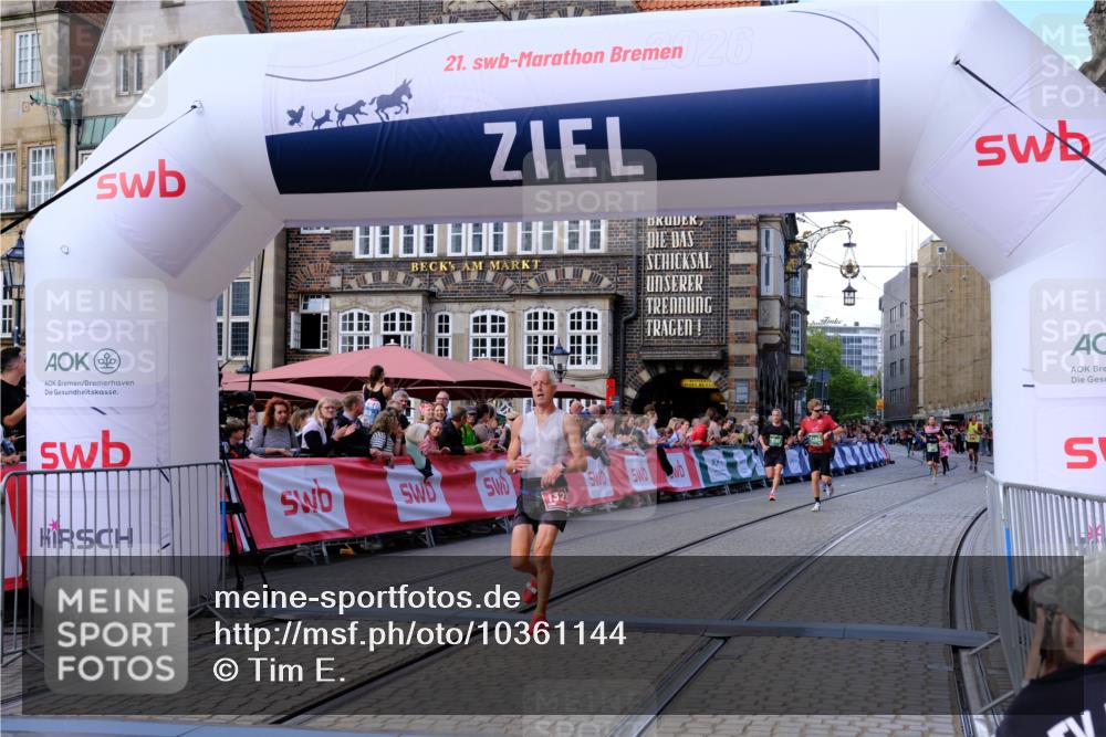 13.09.2026 - 21. swb-Marathon Bremen Tim E. http://msf.ph/oto/10361144 13.09.2026 12:58:46 Ziel 346, 1472, 5672, 6198, 8311, 8394 meine-sportfotos.de