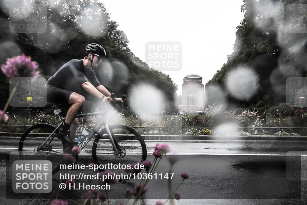 13.09.2026 - Stadtparktriathlon H.Heesch http://msf.ph/oto/10361147 13.09.2026 12:15:32 Radfahren 832, 966, 1011 meine-sportfotos.de