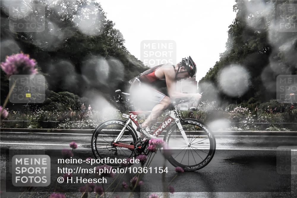 13.09.2026 - Stadtparktriathlon H.Heesch http://msf.ph/oto/10361154 13.09.2026 12:15:34 Radfahren 832, 966, 1011 meine-sportfotos.de