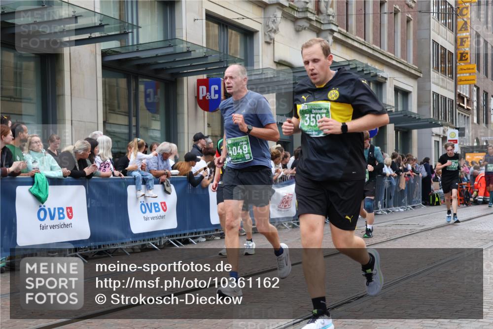 13.09.2026 - 21. swb-Marathon Bremen Strokosch-Dieckow http://msf.ph/oto/10361162 13.09.2026 13:36:03 Ziel 372, 900, 1072, 1738, 1880, 2339, 2467, 2692, 2700, 2731, 2823, 2931, 2949, 3067, 3224, 3291, 3410, 3591, 4049, 4182, 4216, 4643, 4989, 5259, 5781, 5800, 6527, 6642, 6778, 7249, 7344, 7379, 7808, 7865, 8488, 8511, 8525, 8731, 8905, 8941, 9026, 9076, 9226, 9427, 9497, 9564, 9899, 13038, 13238, 318, 532, 563, 1867, 2565, 3026, 3056, 3087, 3226, 3454, 3485, 3489, 3780, 3857, 4016, 4048, 5026, 5071, 5157, 5276, 5381, 5467, 5468, 5584, 5586, 5816, 6159, 6874, 6982, 7036 meine-sportfotos.de
