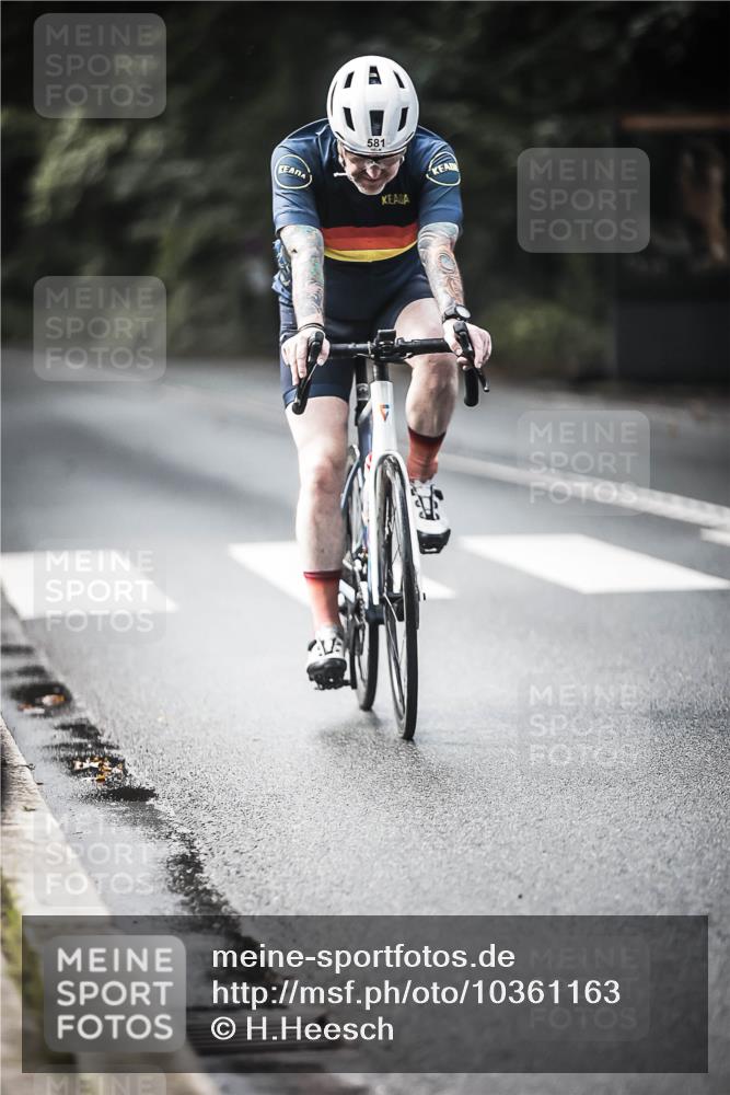 13.09.2026 - Stadtparktriathlon H.Heesch http://msf.ph/oto/10361163 13.09.2026 11:17:03 Radfahren 581, 684, 735 meine-sportfotos.de