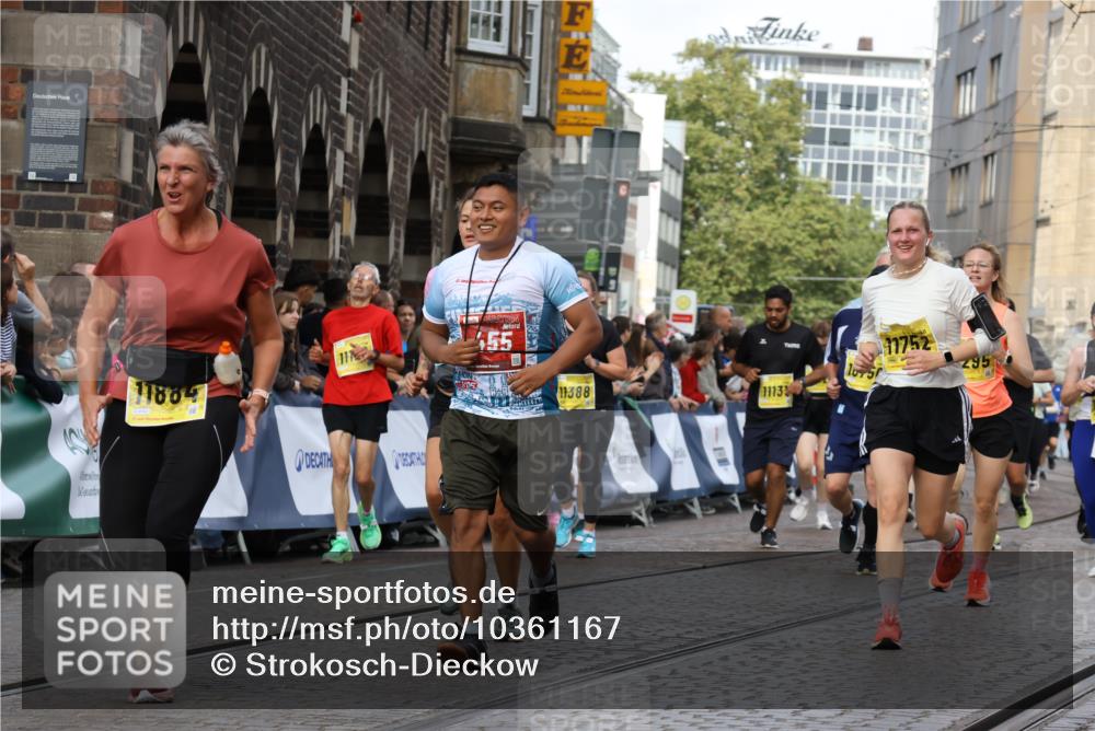 13.09.2026 - 21. swb-Marathon Bremen Strokosch-Dieckow http://msf.ph/oto/10361167 13.09.2026 10:58:19 Ziel 10078, 10543, 10559, 10565, 10604, 10707, 10728, 10826, 10828, 10903, 10914, 10931, 10932, 11136, 11332, 11824, 11856, 11863, 12231, 12427, 12441, 12551, 12555, 10878, 10879, 11004, 11152, 11384, 11403, 11455, 11686, 11750, 11953, 12092, 12180, 12320, 12499, 12518 meine-sportfotos.de