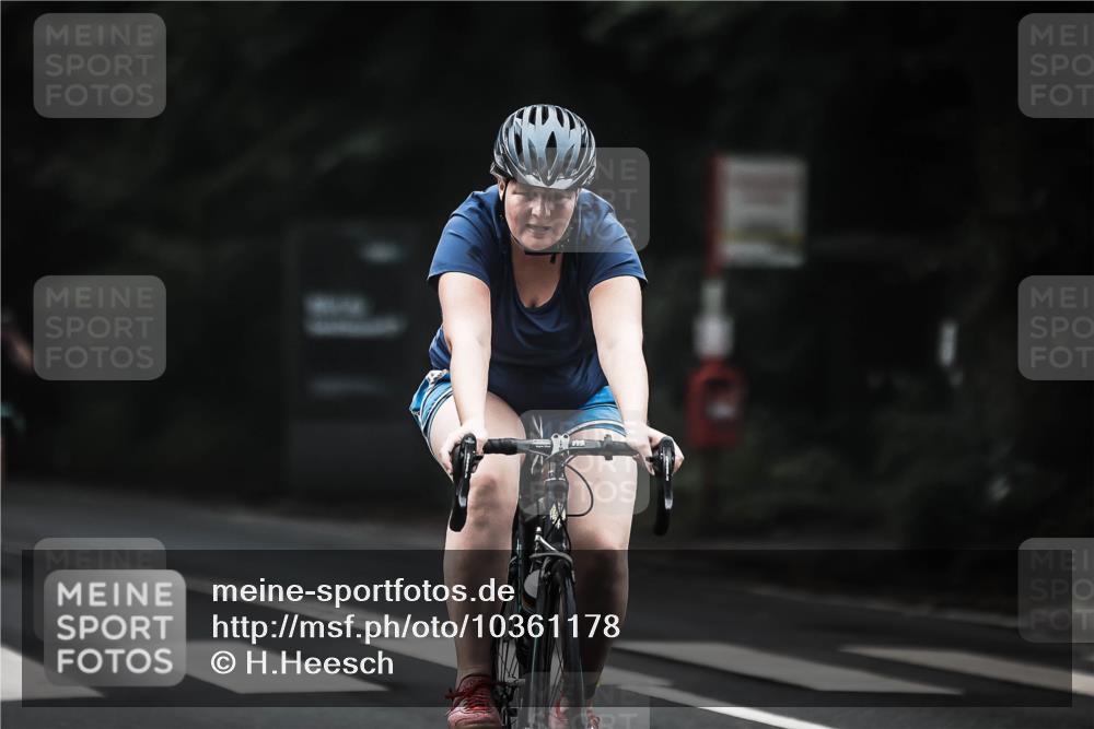13.09.2026 - Stadtparktriathlon H.Heesch http://msf.ph/oto/10361178 13.09.2026 10:02:12 Radfahren 245, 256, 327, 331, 336 meine-sportfotos.de