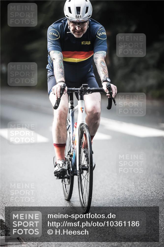 13.09.2026 - Stadtparktriathlon H.Heesch http://msf.ph/oto/10361186 13.09.2026 11:17:03 Radfahren 581, 684, 735 meine-sportfotos.de