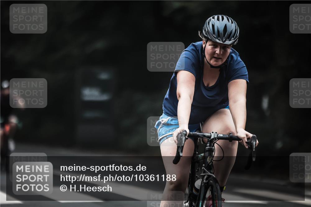 13.09.2026 - Stadtparktriathlon H.Heesch http://msf.ph/oto/10361188 13.09.2026 10:02:12 Radfahren 245, 256, 327, 331, 336 meine-sportfotos.de