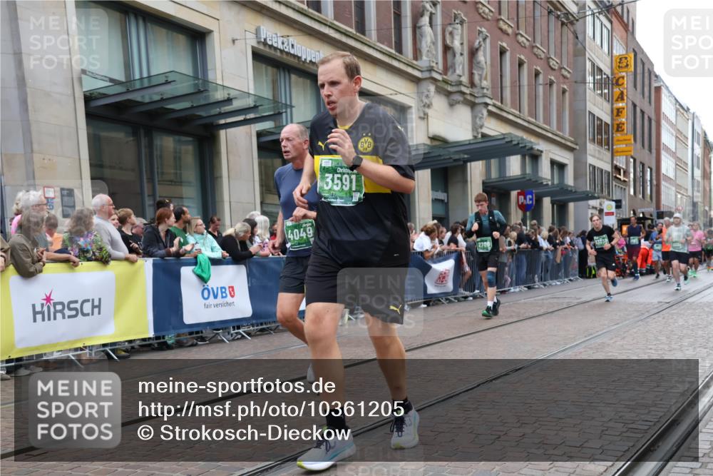 13.09.2026 - 21. swb-Marathon Bremen Strokosch-Dieckow http://msf.ph/oto/10361205 13.09.2026 13:36:04 Ziel 164, 372, 900, 1072, 1738, 1880, 2339, 2467, 2673, 2692, 2700, 2731, 2823, 2931, 2949, 3067, 3224, 3291, 3410, 3591, 4006, 4049, 4182, 4216, 4643, 4989, 5259, 5781, 5800, 6527, 6642, 6778, 7249, 7344, 7379, 7808, 7865, 8511, 8525, 8731, 8905, 8941, 9026, 9076, 9226, 9427, 9564, 9899, 13038, 13238, 318, 532, 563, 1867, 2565, 3026, 3056, 3224, 3454, 3485, 3489, 3857, 4016, 4048, 5026, 5071, 5157, 5276, 5381, 5467, 5468, 5584, 5586, 5816, 6159, 6874, 6982, 7036 meine-sportfotos.de