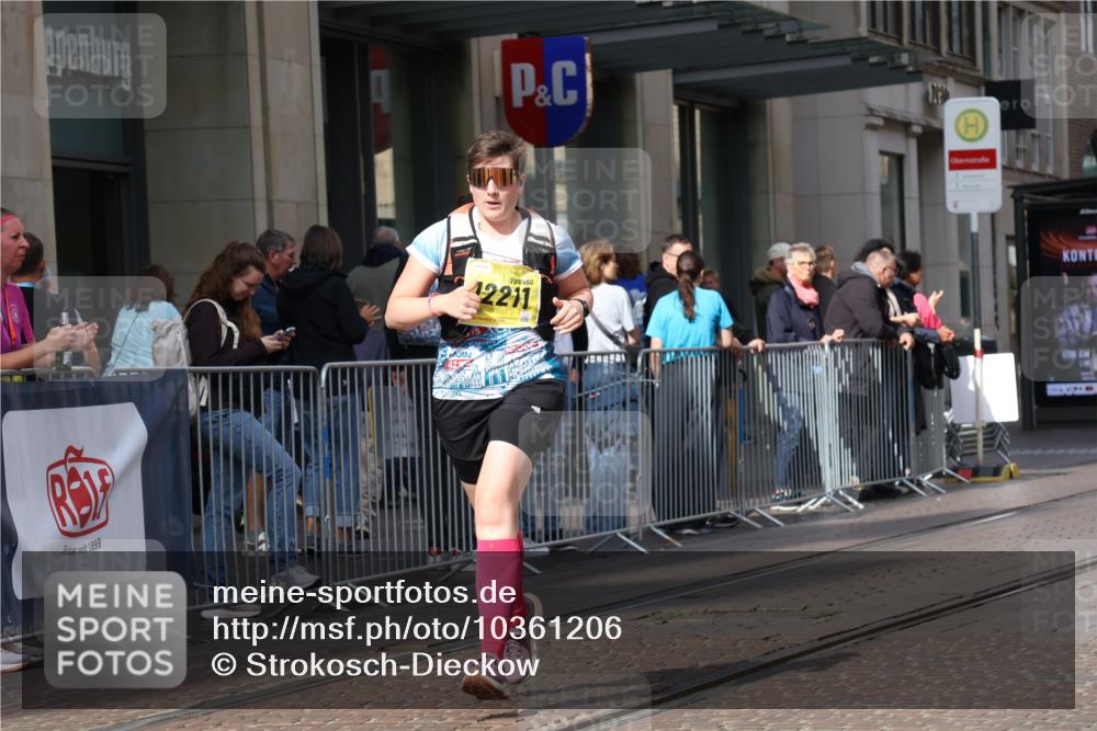 13.09.2026 - 21. swb-Marathon Bremen Strokosch-Dieckow http://msf.ph/oto/10361206 13.09.2026 11:21:51 Ziel 11698, 12157, 12211, 11104, 11639 meine-sportfotos.de