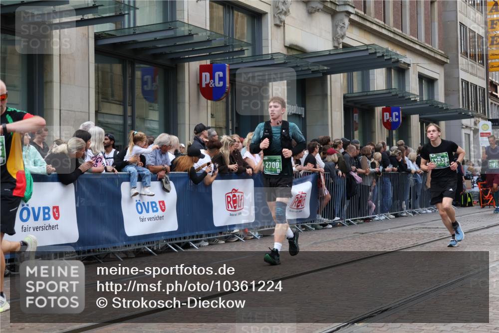 13.09.2026 - 21. swb-Marathon Bremen Strokosch-Dieckow http://msf.ph/oto/10361224 13.09.2026 13:36:05 Ziel 164, 372, 900, 1072, 1738, 1880, 2339, 2467, 2673, 2692, 2700, 2731, 2823, 2931, 2949, 3067, 3291, 3410, 3585, 3591, 4006, 4049, 4182, 4216, 4643, 4989, 5781, 5800, 6527, 6642, 6778, 7249, 7344, 7379, 7808, 7865, 8511, 8525, 8731, 8905, 8941, 9026, 9226, 9427, 9564, 9899, 10068, 10070, 13038, 13238, 318, 532, 563, 1072, 1867, 2565, 2931, 3026, 3056, 3224, 3291, 3454, 3485, 3489, 3857, 4016, 4048, 5026, 5071, 5157, 5276, 5381, 5584, 5586, 5816, 6159, 6874, 6982, 7036 meine-sportfotos.de