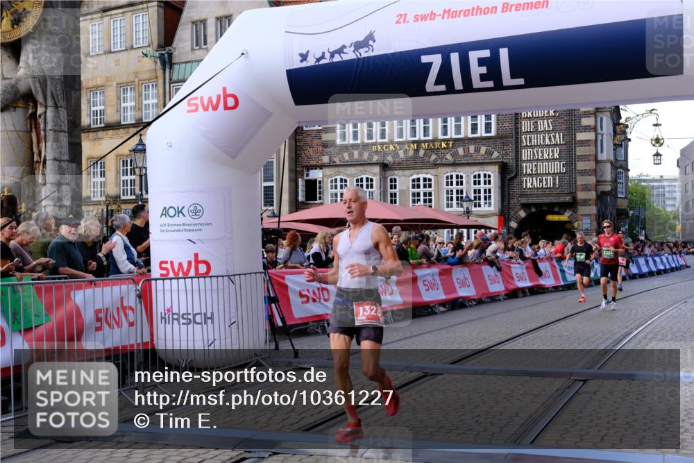 13.09.2026 - 21. swb-Marathon Bremen Tim E. http://msf.ph/oto/10361227 13.09.2026 12:58:47 Ziel 346, 1472, 2049, 5672, 6198, 8311, 8394 meine-sportfotos.de