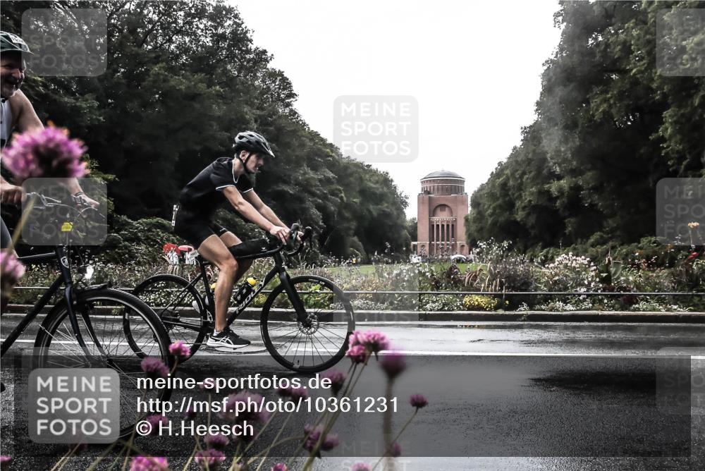 13.09.2026 - Stadtparktriathlon H.Heesch http://msf.ph/oto/10361231 13.09.2026 12:16:29 Radfahren 878, 1031, 1052 meine-sportfotos.de