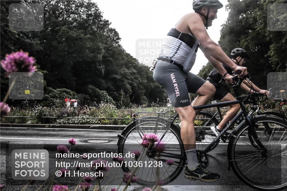 13.09.2026 - Stadtparktriathlon H.Heesch http://msf.ph/oto/10361238 13.09.2026 12:16:29 Radfahren 878, 1031, 1052 meine-sportfotos.de