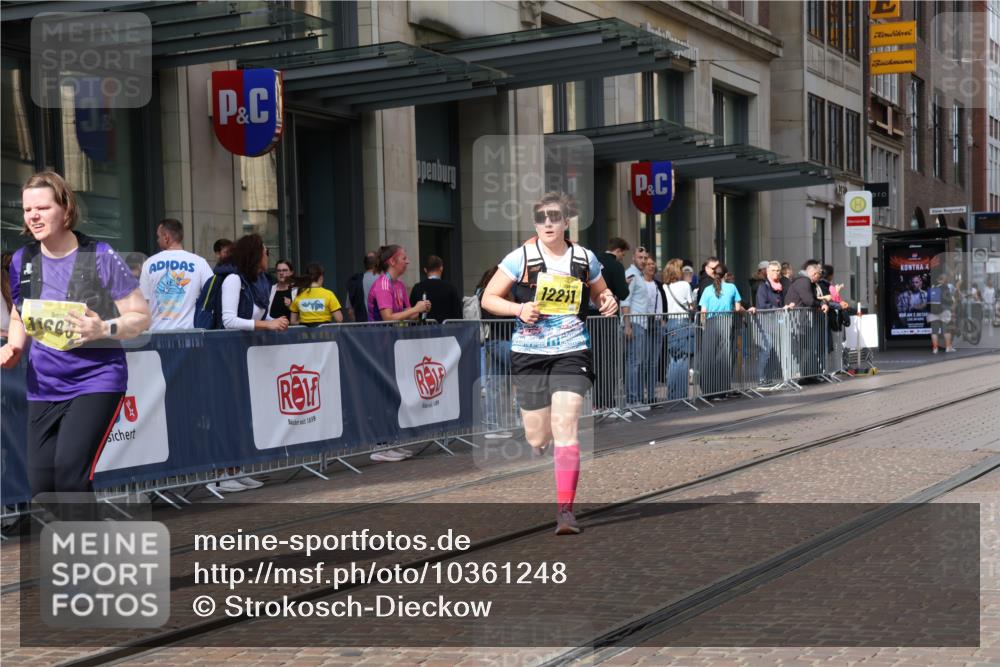 13.09.2026 - 21. swb-Marathon Bremen Strokosch-Dieckow http://msf.ph/oto/10361248 13.09.2026 11:21:52 Ziel 11698, 12157, 12211, 11104, 11639 meine-sportfotos.de