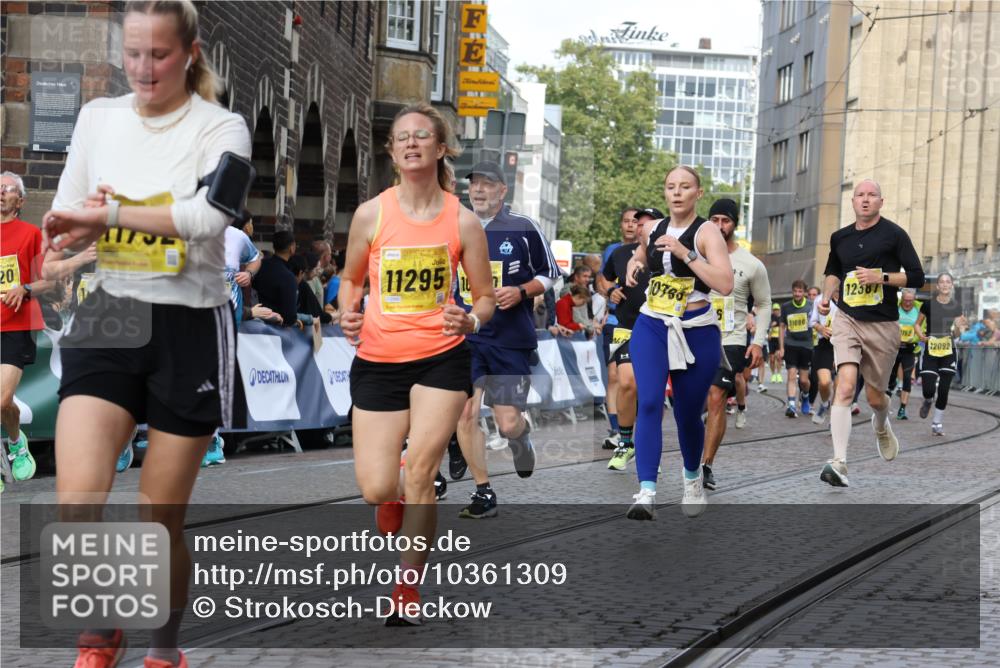 13.09.2026 - 21. swb-Marathon Bremen Strokosch-Dieckow http://msf.ph/oto/10361309 13.09.2026 10:58:22 Ziel 10078, 10494, 10543, 10559, 10565, 10604, 10673, 10826, 10828, 10903, 10914, 10931, 10932, 11136, 11295, 11332, 11752, 11824, 11863, 11884, 12441, 12482, 12551, 10878, 10879, 11004, 11152, 11189, 11384, 11455, 11686, 11953, 11955, 12180, 12237, 12320, 12499, 12505, 12518 meine-sportfotos.de