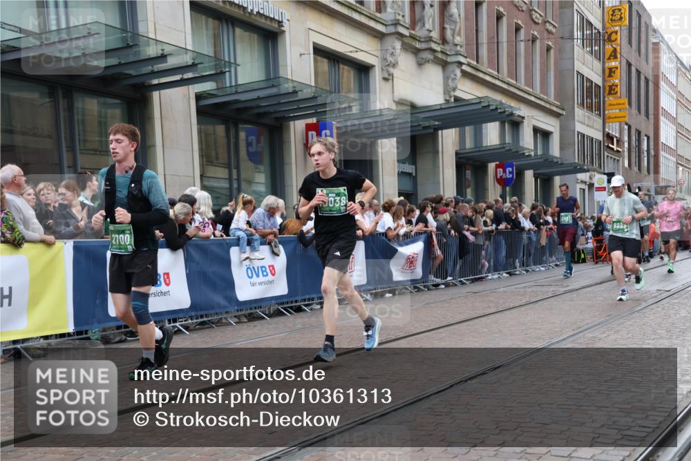 13.09.2026 - 21. swb-Marathon Bremen Strokosch-Dieckow http://msf.ph/oto/10361313 13.09.2026 13:36:06 Ziel 164, 372, 900, 1738, 1880, 2339, 2467, 2673, 2692, 2700, 2731, 2823, 2949, 3067, 3410, 3585, 3591, 4006, 4049, 4182, 4216, 4643, 4989, 5781, 5800, 6516, 6527, 6568, 6642, 6778, 7249, 7344, 7379, 7808, 7865, 8511, 8525, 8731, 8790, 8905, 8941, 9026, 9226, 9427, 9564, 9899, 10068, 10070, 13038, 13238, 318, 563, 1072, 1867, 2565, 2931, 3026, 3056, 3224, 3291, 3454, 3485, 3489, 3857, 4016, 4048, 5026, 5071, 5157, 5276, 5381, 5584, 5816, 6159, 6874, 6982, 7036 meine-sportfotos.de