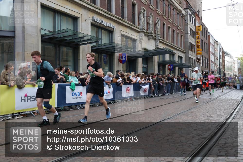 13.09.2026 - 21. swb-Marathon Bremen Strokosch-Dieckow http://msf.ph/oto/10361333 13.09.2026 13:36:06 Ziel 164, 372, 900, 1738, 1880, 2339, 2467, 2673, 2692, 2700, 2731, 2823, 2949, 3067, 3410, 3585, 3591, 4006, 4049, 4182, 4216, 4643, 4989, 5781, 5800, 6516, 6527, 6568, 6642, 6778, 7249, 7344, 7379, 7808, 7865, 8511, 8525, 8731, 8790, 8905, 8941, 9026, 9226, 9427, 9564, 9899, 10068, 10070, 13038, 13238, 318, 563, 1072, 1867, 2565, 2931, 3026, 3056, 3224, 3291, 3454, 3485, 3489, 3857, 4016, 4048, 5026, 5071, 5157, 5276, 5381, 5584, 5816, 6159, 6874, 6982, 7036 meine-sportfotos.de