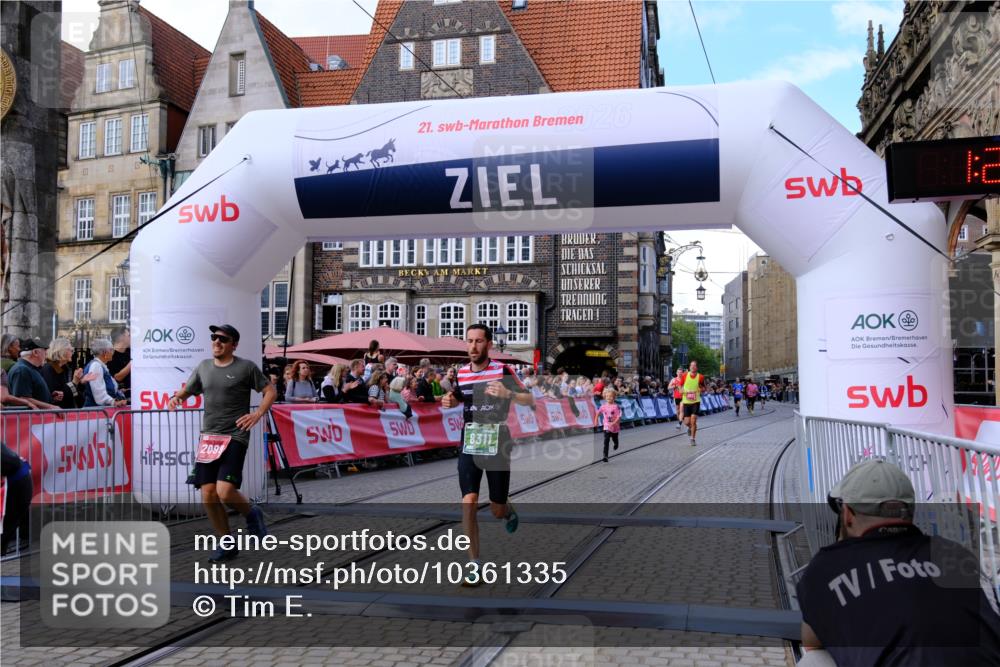 13.09.2026 - 21. swb-Marathon Bremen Tim E. http://msf.ph/oto/10361335 13.09.2026 12:58:53 Ziel 346, 2049, 5672, 6198, 8311, 8394 meine-sportfotos.de