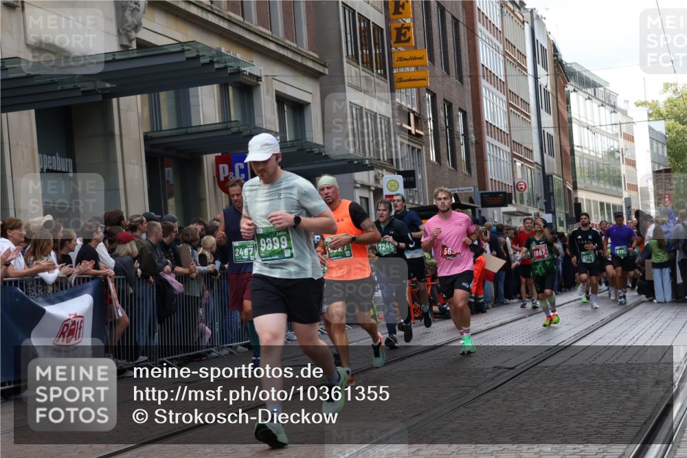13.09.2026 - 21. swb-Marathon Bremen Strokosch-Dieckow http://msf.ph/oto/10361355 13.09.2026 13:36:07 Ziel 164, 372, 900, 1738, 1880, 2339, 2467, 2673, 2692, 2700, 2731, 2819, 2823, 2949, 3067, 3410, 3585, 3591, 4006, 4049, 4182, 4216, 4414, 4643, 4676, 4989, 5781, 5800, 6516, 6527, 6568, 6642, 6778, 7249, 7344, 7379, 7765, 7808, 7865, 8511, 8525, 8731, 8790, 8905, 8941, 9026, 9427, 9564, 9899, 10068, 10070, 13038, 13238, 318, 563, 1072, 1867, 2339, 2565, 2931, 3026, 3056, 3224, 3291, 3454, 3485, 3489, 3857, 4016, 4048, 5026, 5071, 5157, 5276, 5381, 5816, 6159, 6874, 6982, 7036 meine-sportfotos.de
