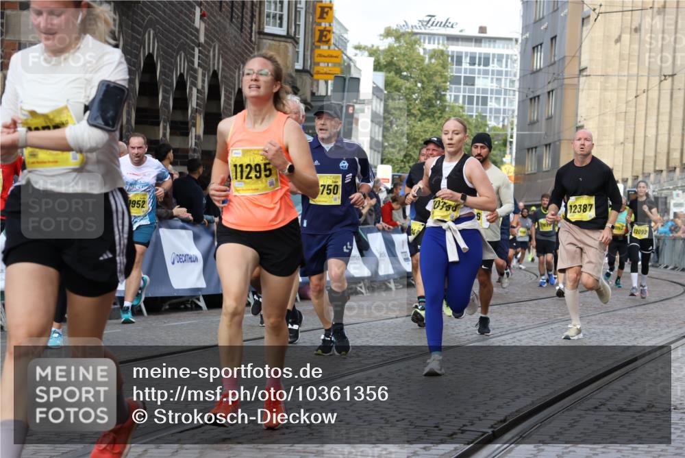 13.09.2026 - 21. swb-Marathon Bremen Strokosch-Dieckow http://msf.ph/oto/10361356 13.09.2026 10:58:22 Ziel 10078, 10494, 10543, 10559, 10565, 10604, 10673, 10826, 10828, 10903, 10914, 10931, 10932, 11136, 11295, 11332, 11752, 11824, 11863, 11884, 12441, 12482, 12551, 10878, 10879, 11004, 11152, 11189, 11384, 11455, 11686, 11953, 11955, 12180, 12237, 12320, 12499, 12505, 12518 meine-sportfotos.de