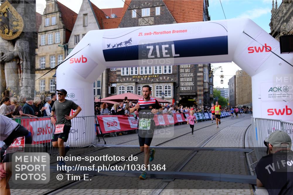 13.09.2026 - 21. swb-Marathon Bremen Tim E. http://msf.ph/oto/10361364 13.09.2026 12:58:54 Ziel 346, 2049, 5672, 6198, 8311, 8394 meine-sportfotos.de