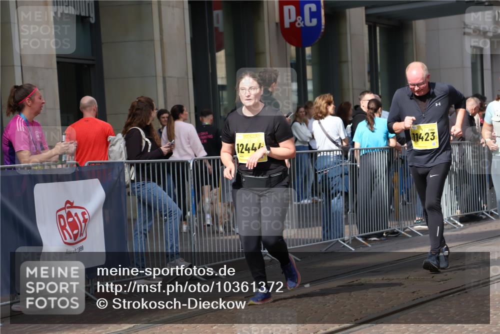 13.09.2026 - 21. swb-Marathon Bremen Strokosch-Dieckow http://msf.ph/oto/10361372 13.09.2026 11:22:06 Ziel 10710, 10968, 11423, 11579, 12444, 11639, 11698, 12157, 12211 meine-sportfotos.de