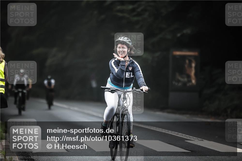13.09.2026 - Stadtparktriathlon H.Heesch http://msf.ph/oto/10361373 13.09.2026 10:02:30 Radfahren 211, 267, 313, 316, 326, 340 meine-sportfotos.de