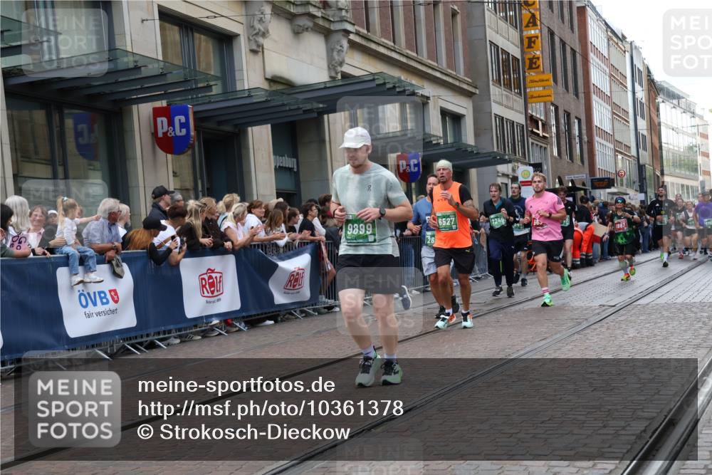 13.09.2026 - 21. swb-Marathon Bremen Strokosch-Dieckow http://msf.ph/oto/10361378 13.09.2026 13:36:08 Ziel 164, 372, 900, 1738, 1880, 2467, 2673, 2692, 2700, 2731, 2819, 2823, 2949, 3067, 3410, 3585, 3591, 4006, 4049, 4182, 4216, 4414, 4643, 4676, 4989, 5781, 5800, 6516, 6527, 6568, 6642, 6778, 7249, 7344, 7379, 7765, 7808, 7865, 8511, 8525, 8731, 8790, 8905, 8941, 9026, 9427, 9776, 9899, 10068, 10070, 13038, 318, 563, 1072, 1867, 2339, 2565, 2931, 3026, 3056, 3224, 3291, 3454, 3485, 3489, 3857, 4016, 4048, 5026, 5071, 5157, 5276, 5381, 5816, 6159, 6874, 6982, 7036 meine-sportfotos.de