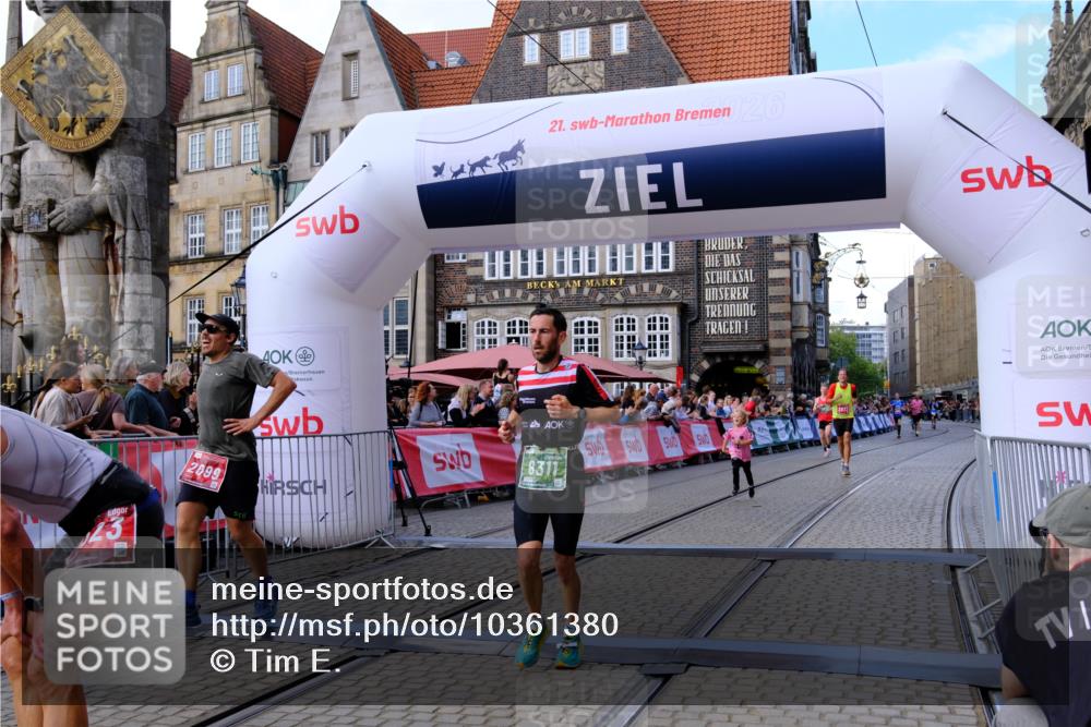 13.09.2026 - 21. swb-Marathon Bremen Tim E. http://msf.ph/oto/10361380 13.09.2026 12:58:54 Ziel 346, 2049, 5672, 6198, 8311, 8394 meine-sportfotos.de
