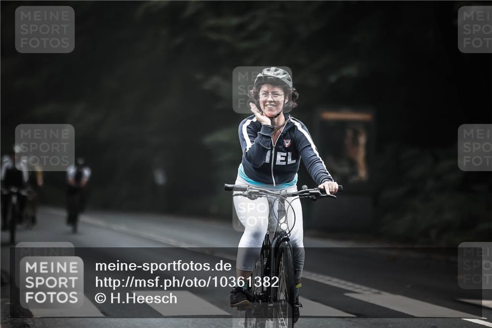 13.09.2026 - Stadtparktriathlon H.Heesch http://msf.ph/oto/10361382 13.09.2026 10:02:30 Radfahren 211, 267, 313, 316, 326, 340 meine-sportfotos.de