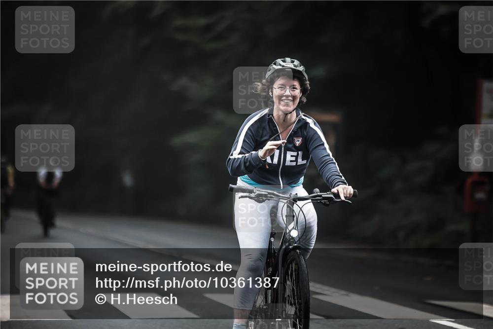 13.09.2026 - Stadtparktriathlon H.Heesch http://msf.ph/oto/10361387 13.09.2026 10:02:30 Radfahren 211, 267, 313, 316, 326, 340 meine-sportfotos.de