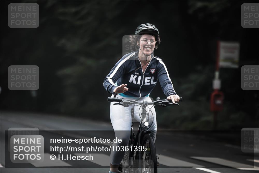 13.09.2026 - Stadtparktriathlon H.Heesch http://msf.ph/oto/10361395 13.09.2026 10:02:30 Radfahren 211, 267, 313, 316, 326, 340 meine-sportfotos.de